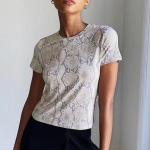 Aritzia babaton everyday tshirt size s